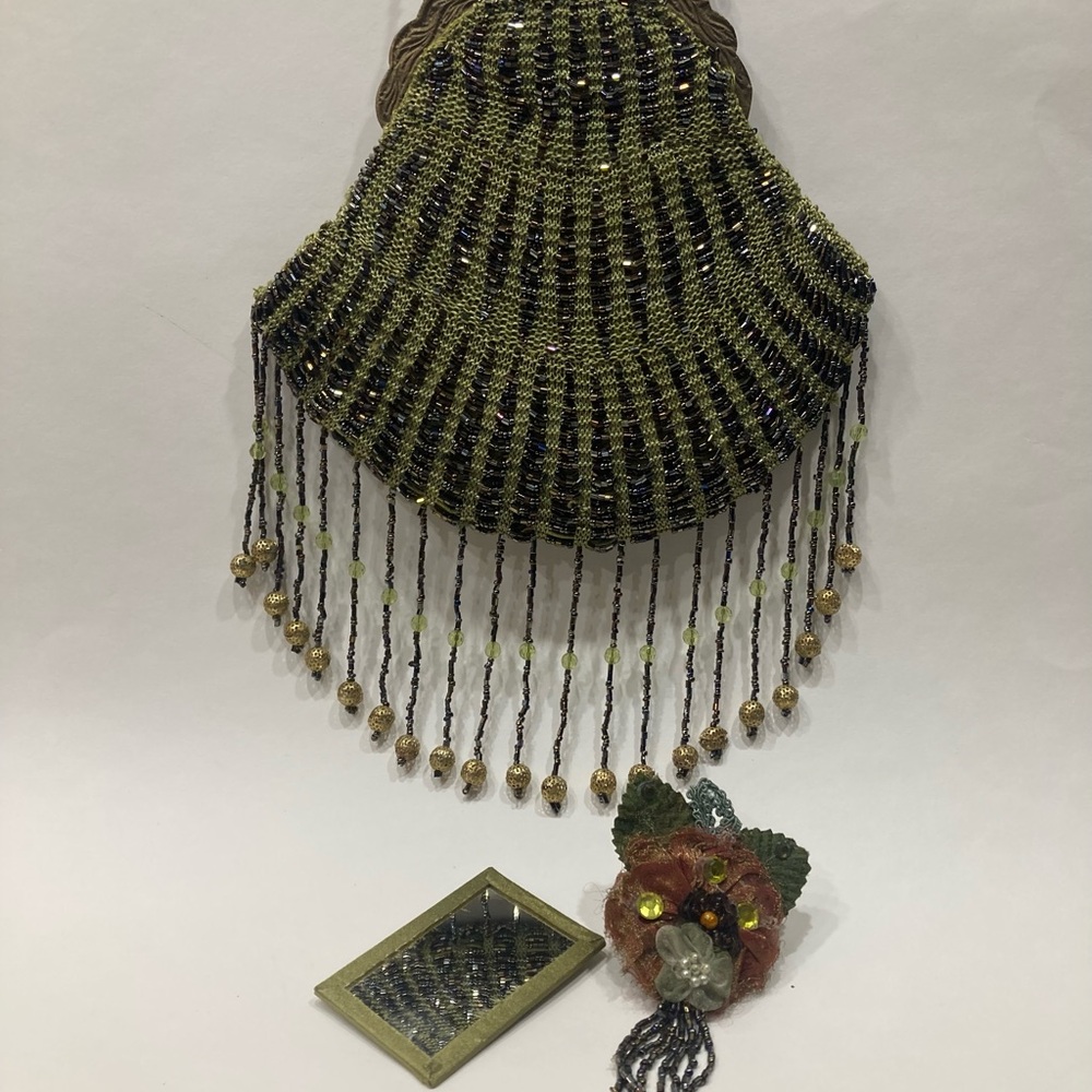 WAYNE KLESKI GREEN BEADED PURSE - Picture 7 of 13